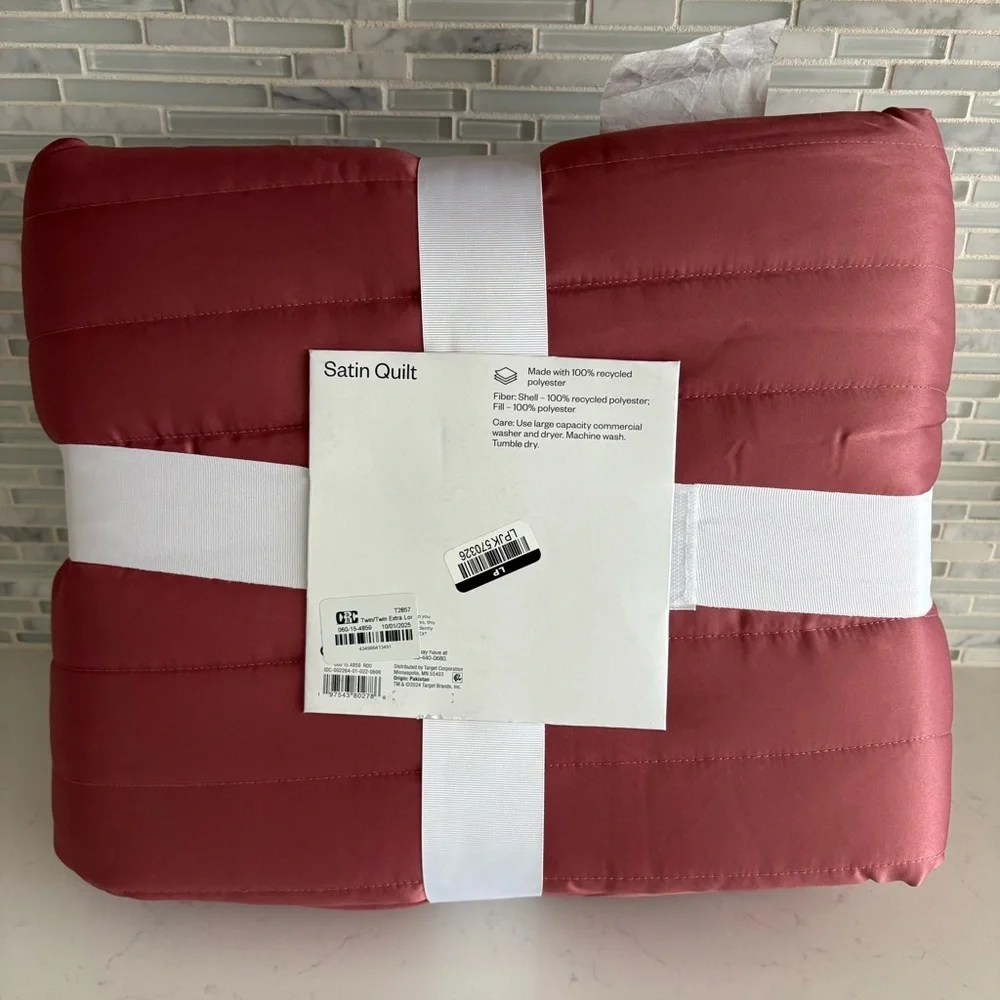 Room Essentials Satin Quilt Twin Twin XL